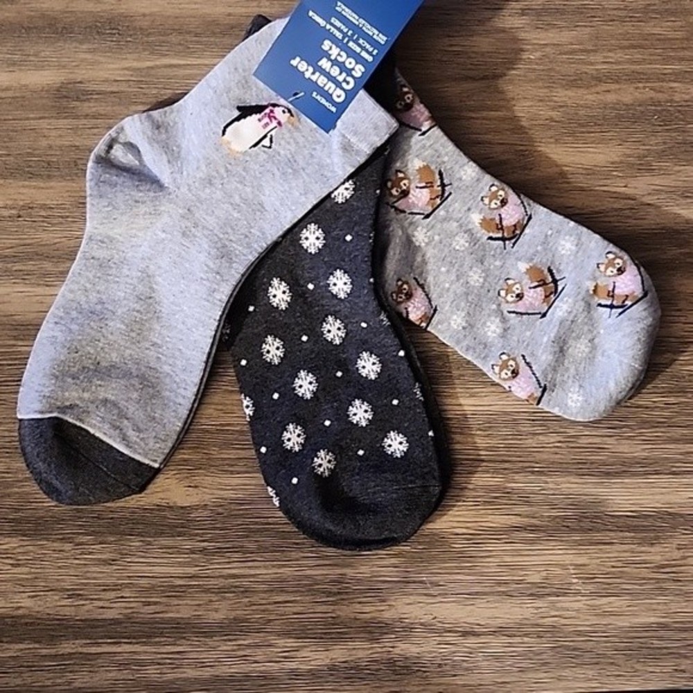 NWT Old Navy Women's Winter Wonderland 3 Pack of Quarter Crew Socks